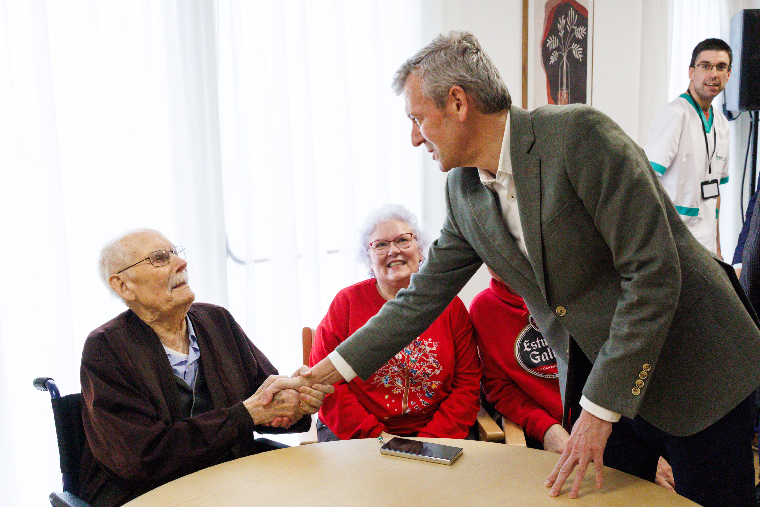 Imaxe asociada a Rueda destaca a nova residencia de maiores de Xunqueira de Ambía como exemplo do compromiso da Xunta cos servizos no rural galego
